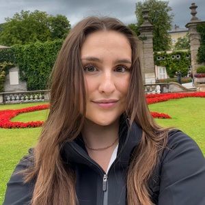 Meet your Posher, Julia